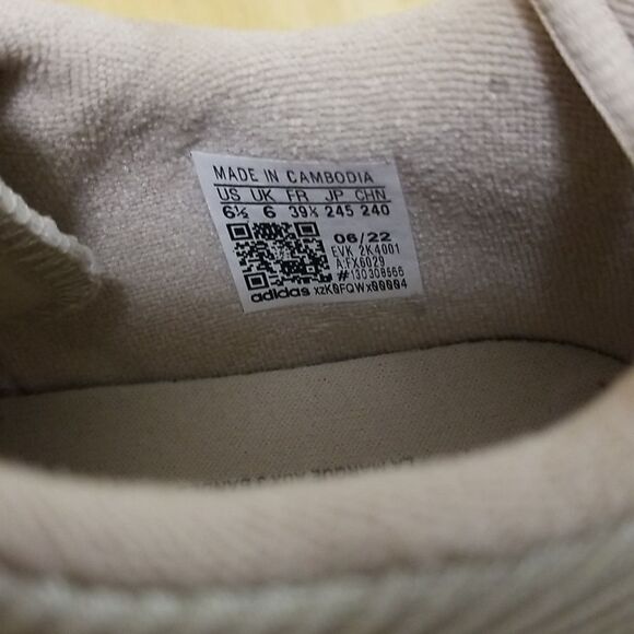 Adidas Originals Ozweego Casual Mens sz 6 1/2 , Wmn's 8 1/2 Sneakers Brand new - Picture 11 of 11